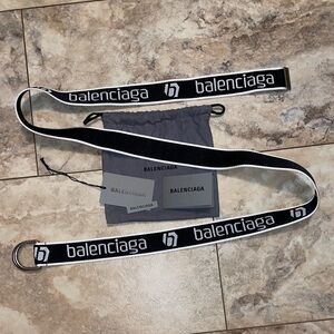 BALENCIAGA MEN’S D-RING BELT – BLACK/WHITE Size: OSFA